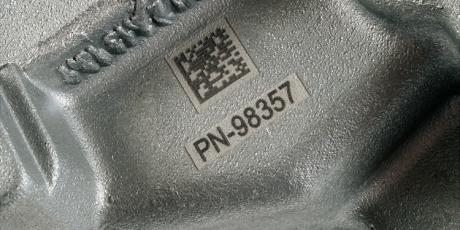 Marquage laser d'un numéro de pièce et d'un code datamatrix sur une surface brute de fonderie